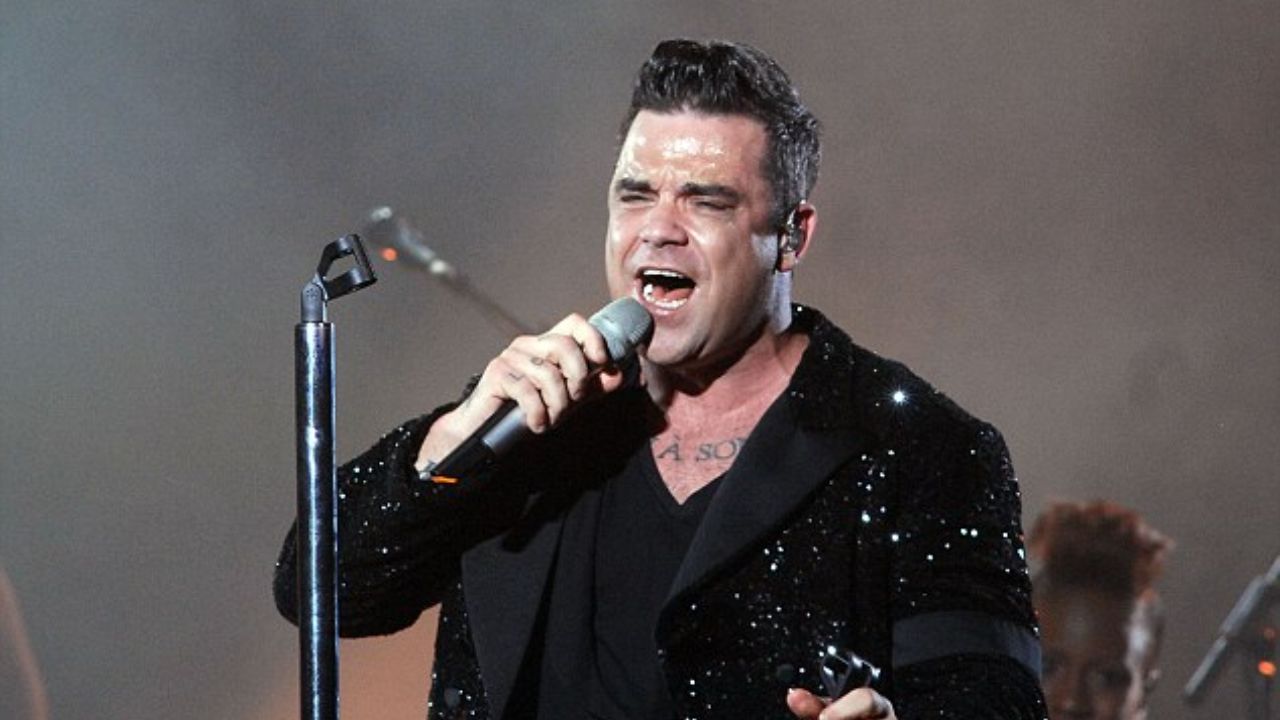 Robbie Williams before weight loss.