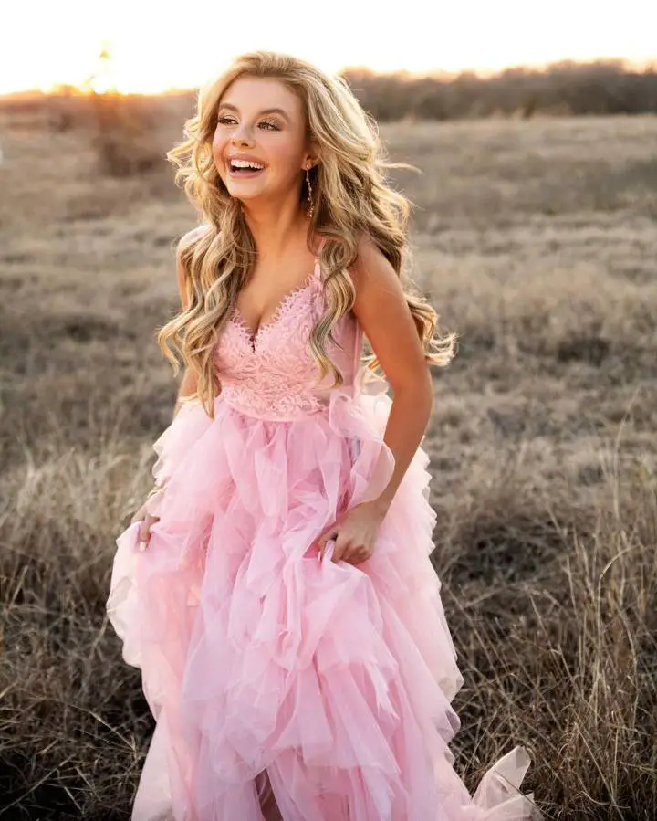 Mallory James Mahoney looking like a princess in her pink dress. 